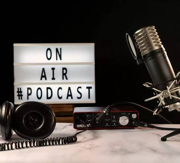 Podcast microphone and recording equipment