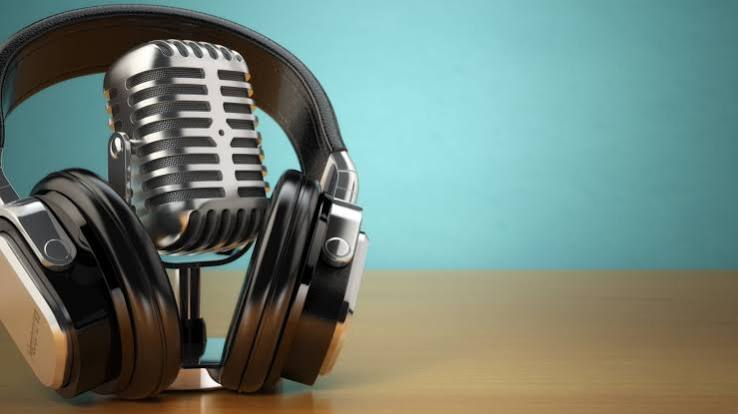 Podcast microphone and recording equipment